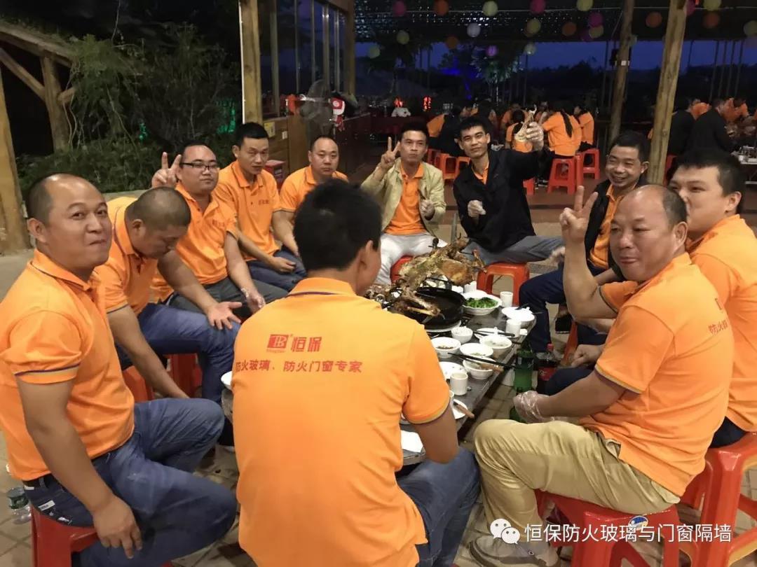 主題：“團(tuán)結(jié)”與“效率”！精誠團(tuán)結(jié)、再創(chuàng)新高！ --記公司在2017年10月17日組織了一場高明盈香戶外拓展旅游活動